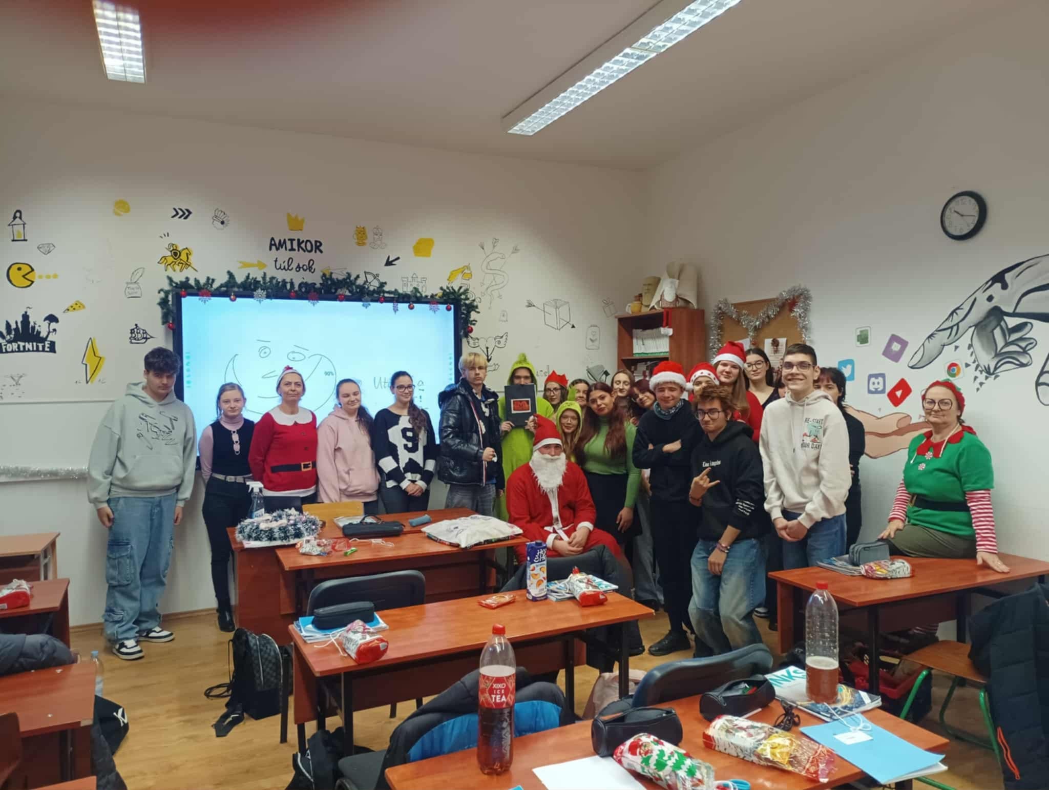 Pénteken iskolánkba látogatott a Mikulás!