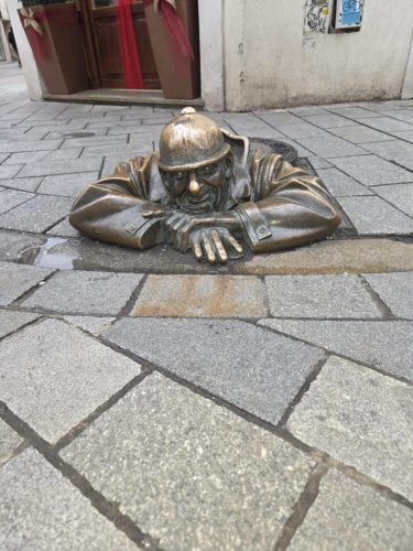 75db656d-dae1-48e7-9b86-a53b5482c283