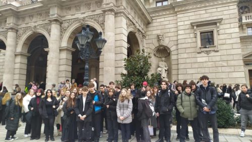 A csengő most nem az iskolában szólt